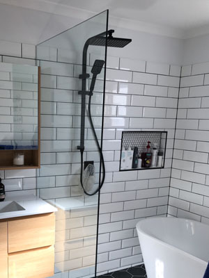 fixed frameless shower screen