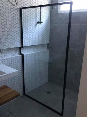 fixed semi frameless shower screen