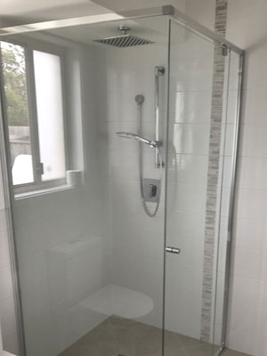 hinged semi frameless shower screen